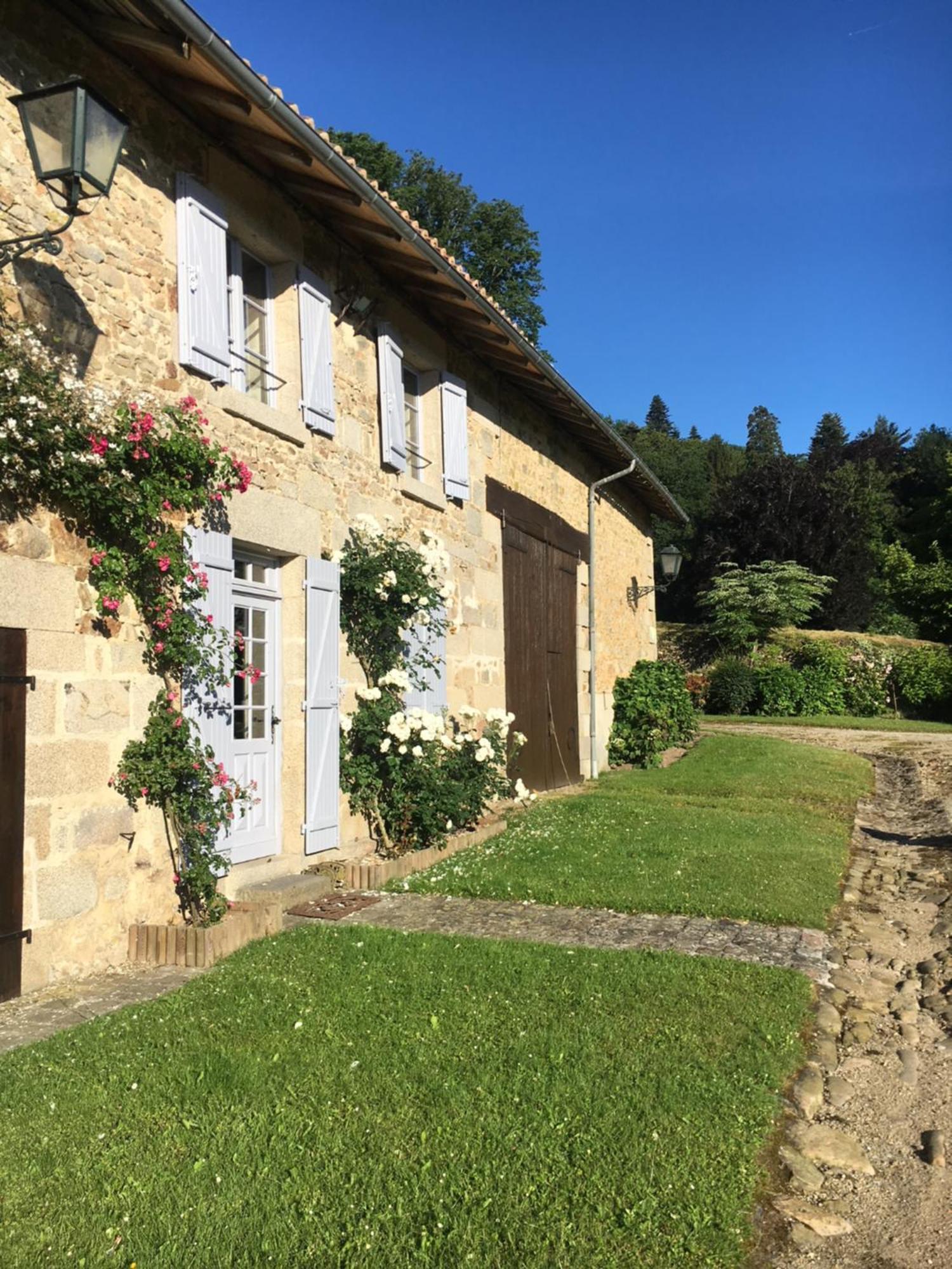 Domaine De Montmery Sa Piscine Son Jardin Ses Espaces Ambazac 외부 사진