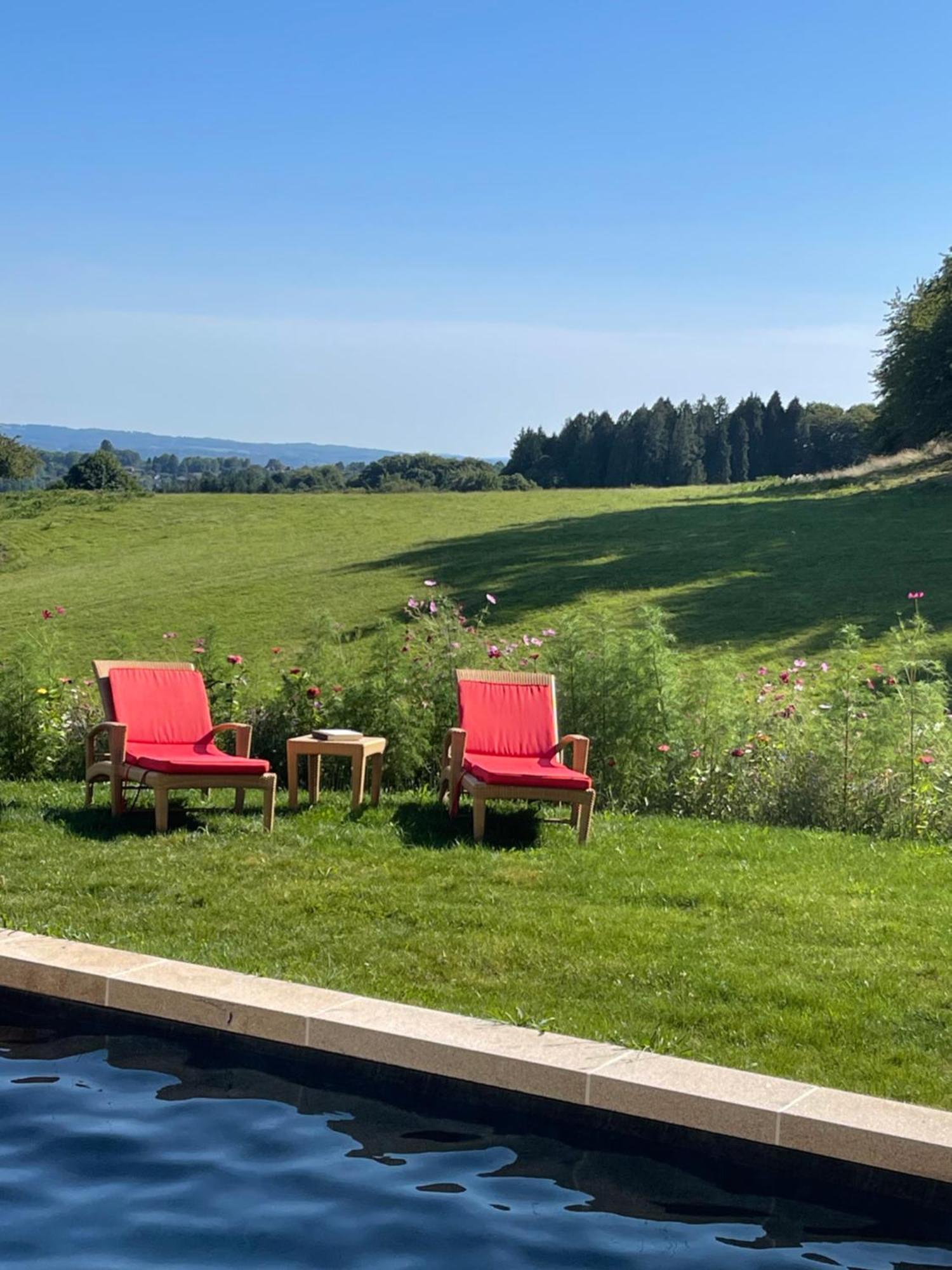 Domaine De Montmery Sa Piscine Son Jardin Ses Espaces Ambazac 외부 사진